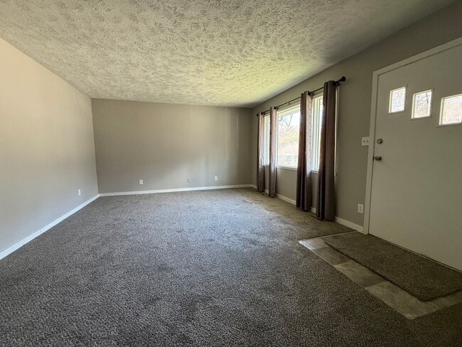 40 Lynnwood Dr in Council Bluffs, IA - Building Photo - Building Photo