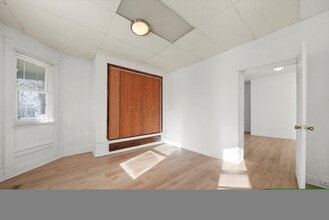 1095 E Merchant St in Kankakee, IL - Foto de edificio - Building Photo