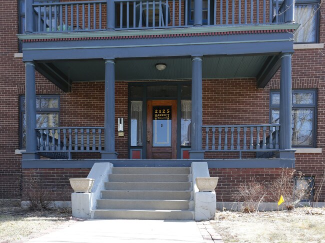 2125 Harriet Ave in Minneapolis, MN - Foto de edificio - Building Photo