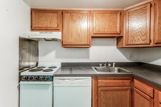 1804 Swann St NW in Washington, DC - Building Photo - Building Photo