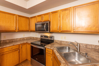 Newburgh Court Apartments in Newburgh, IN - Building Photo - Interior Photo