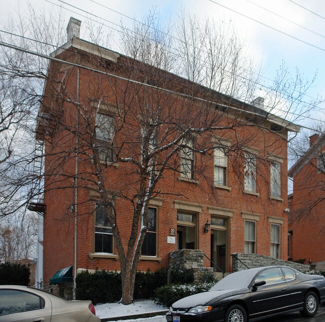 28-32 E Hollister St in Cincinnati, OH - Foto de edificio - Building Photo