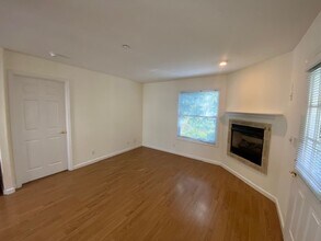 794 Lighthouse Ave in Pacific Grove, CA - Foto de edificio - Building Photo