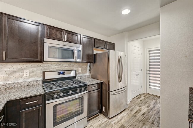 1050 Spotted Saddle St