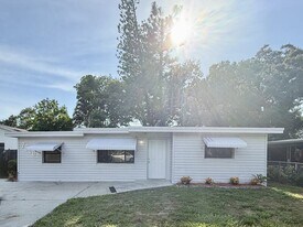7800-7852 52nd St N in Pinellas Park, FL - Building Photo