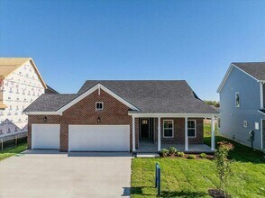 105 Clearwater Dr in Nicholasville, KY - Building Photo - Building Photo