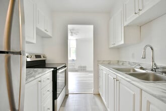 2 Grove St in Barrie, ON - Building Photo - Building Photo