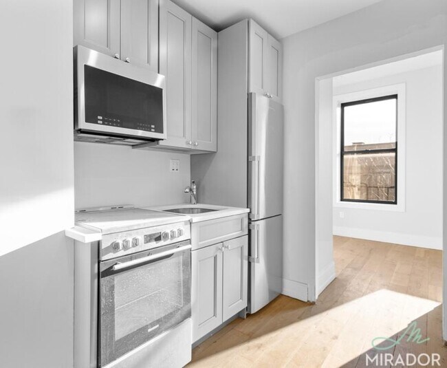 221 E 10th St in New York, NY - Building Photo - Building Photo