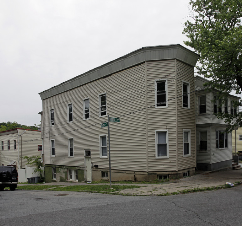 53 Pine St in Staten Island, NY - Building Photo