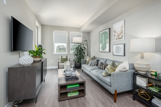 Gio in Sacramento, CA - Foto de edificio - Interior Photo