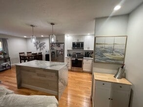 120 Fellsview Ter, Unit 123 in Stoneham, MA - Foto de edificio - Building Photo