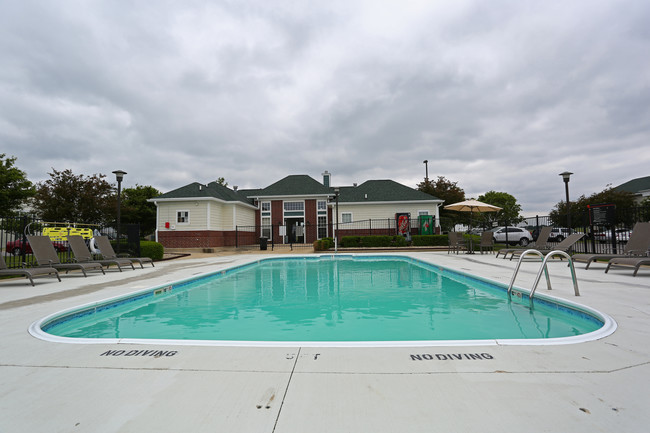 Coles Crossing Apartments in Mattoon, IL - Building Photo - Building Photo