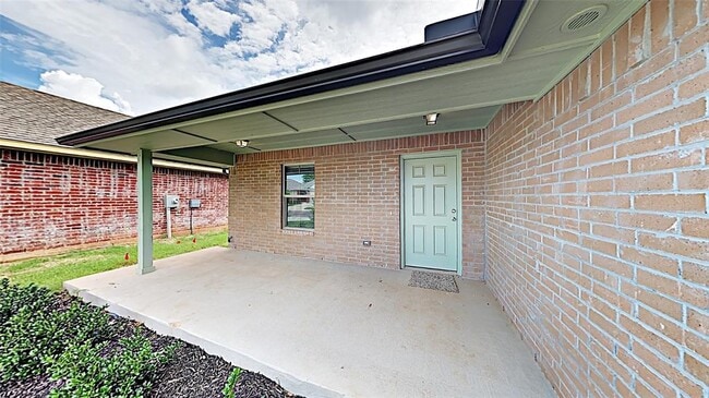 138 St Charles Way in Midwest City, OK - Building Photo - Building Photo