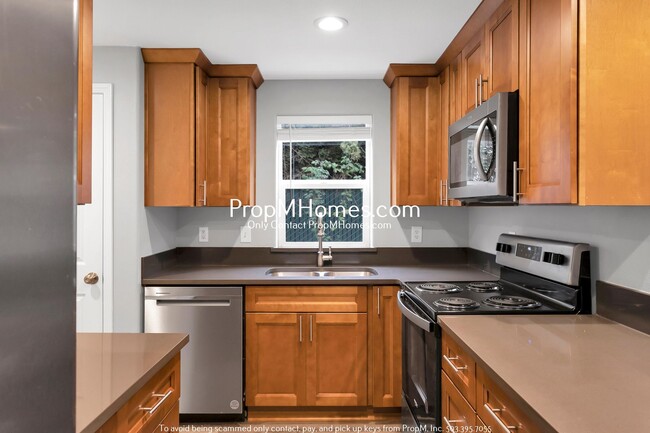 property at 16584-16586 SW Daffodil St