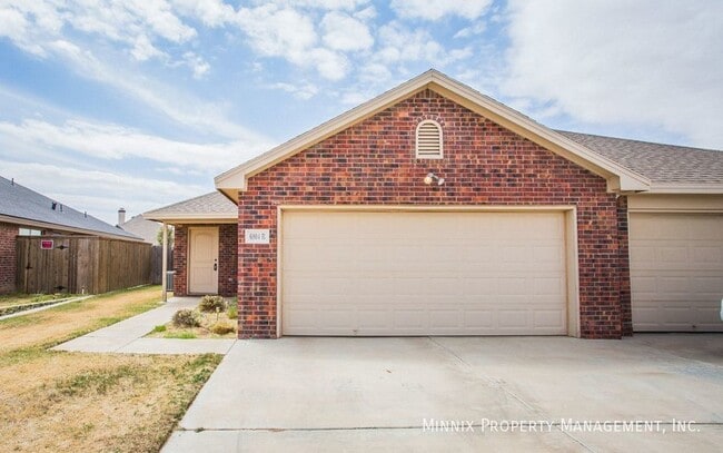 6804 Oakridge Ave in Lubbock, TX - Building Photo - Building Photo