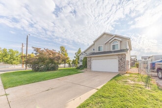 5508 S 4225 W in Roy, UT - Building Photo - Building Photo