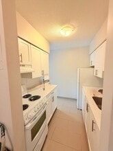 Vista del Mar in North Vancouver, BC - Building Photo - Building Photo