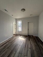 1527 W 18th St, Unit 2 in Chicago, IL - Building Photo - Building Photo