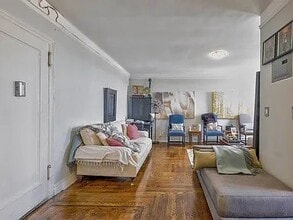 41-16 47th Ave, Unit 5 in Queens, NY - Foto de edificio - Building Photo