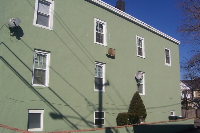 146 Wahl Ave in Inwood, NY - Foto de edificio - Building Photo