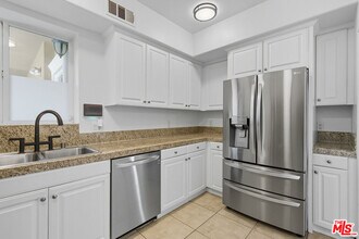 3401 S Bentley Ave in Los Angeles, CA - Building Photo - Building Photo