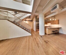 330 W 11th St in Los Angeles, CA - Building Photo - Building Photo