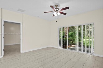 2700 Creekside Dr in Fort Pierce, FL - Building Photo - Building Photo