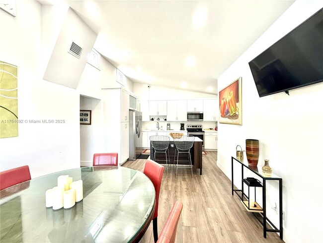 920 NW 84th St in Miami, FL - Foto de edificio - Building Photo