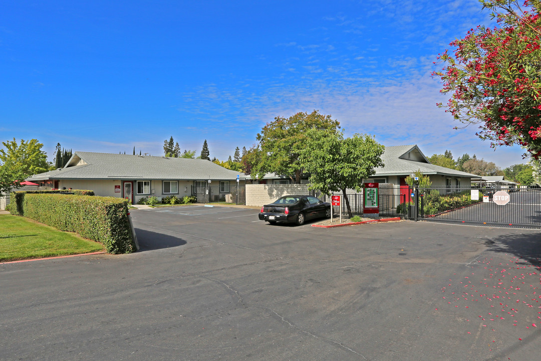 Rosewood Village Apartments in Sacramento, CA - Building Photo