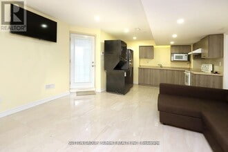 1087 Abbott St in Milton, ON - Building Photo - Building Photo