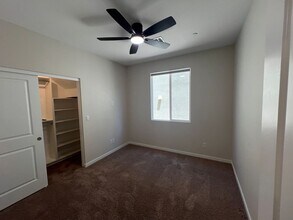 882 Benning St in Henderson, NV - Building Photo - Building Photo