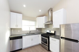 2730 S Barrington Ave, Unit 2730 in Los Angeles, CA - Building Photo - Building Photo