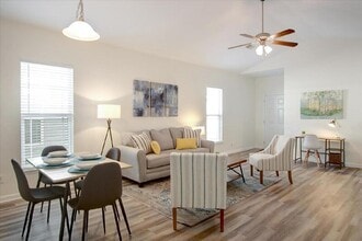 11 Summer Lake Way in Savannah, GA - Foto de edificio - Building Photo