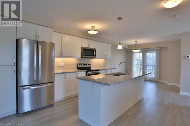 172 S Creek Dr in Kitchener, ON - Building Photo - Building Photo