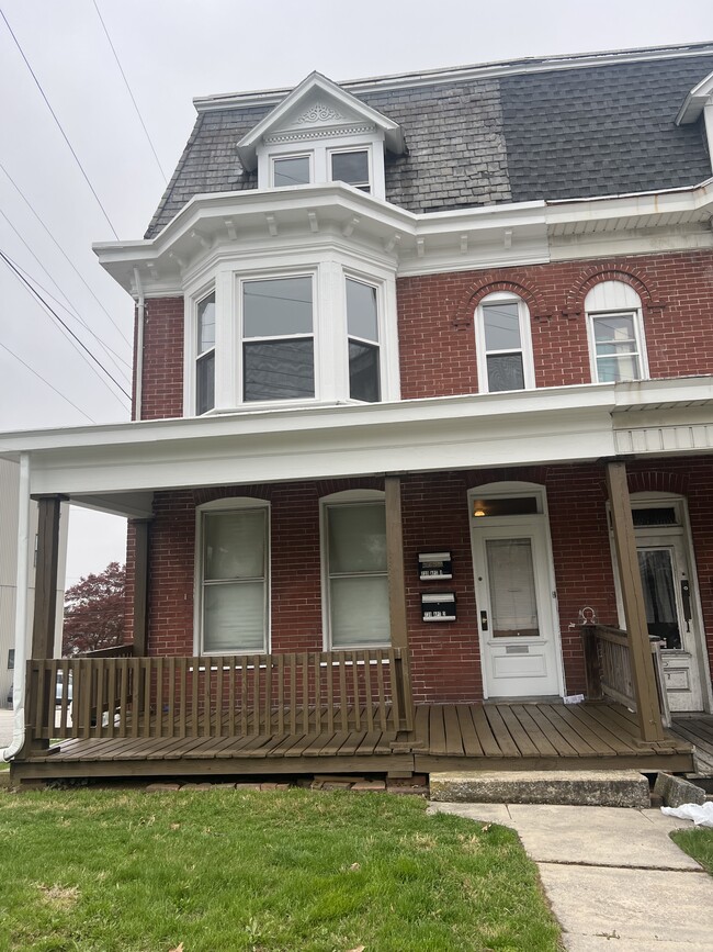 739 N George St, Unit 2
