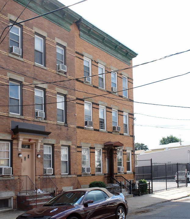 119 71st St in Guttenberg, NJ - Building Photo