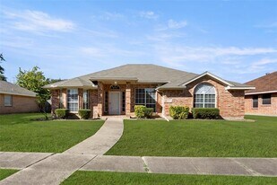 1417 Warwick Dr in Lancaster, TX - Building Photo