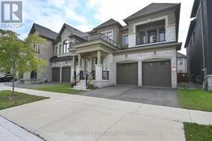 46 Mevira Gardens in Oakville, ON - Building Photo