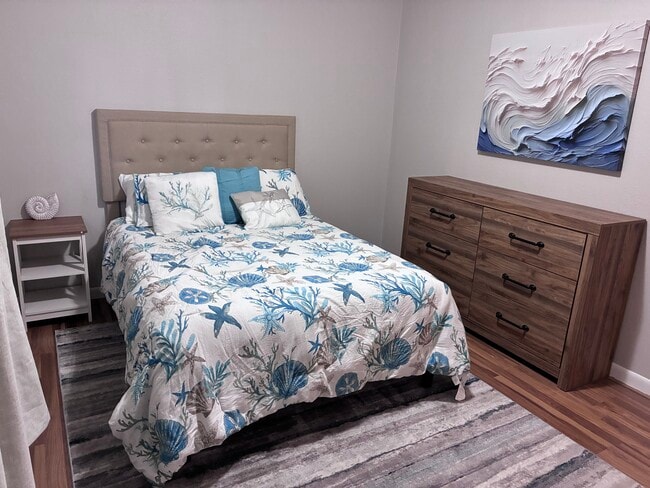 1026 N Jefferson St, Unit 1026 unit B in Lincoln, IL - Building Photo - Building Photo