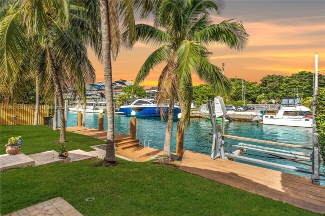 2075 Arch Creek Dr in North Miami, FL - Building Photo - Building Photo