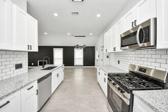 15411 Town Green Dr in Houston, TX - Foto de edificio - Building Photo