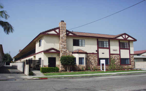 1527 Palm Ave in San Gabriel, CA - Foto de edificio