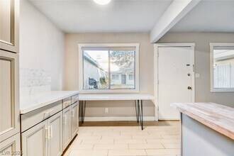 304 Orland St in Las Vegas, NV - Building Photo - Building Photo