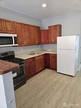 282 Summit Ave-Unit -1 & 2 in Jersey City, NJ - Building Photo - Building Photo