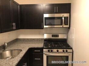 185 Freeman St in Brookline, MA - Building Photo - Building Photo