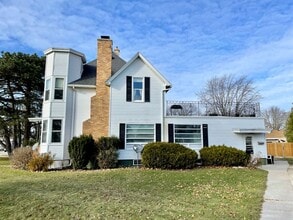 2707 Forest Ave in Two Rivers, WI - Building Photo - Building Photo