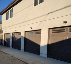 6725 Vineland Ave, Unit 6723A in North Hollywood, CA - Building Photo - Building Photo