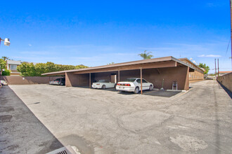 Elm Vista Apartments in Downey, CA - Building Photo - Building Photo