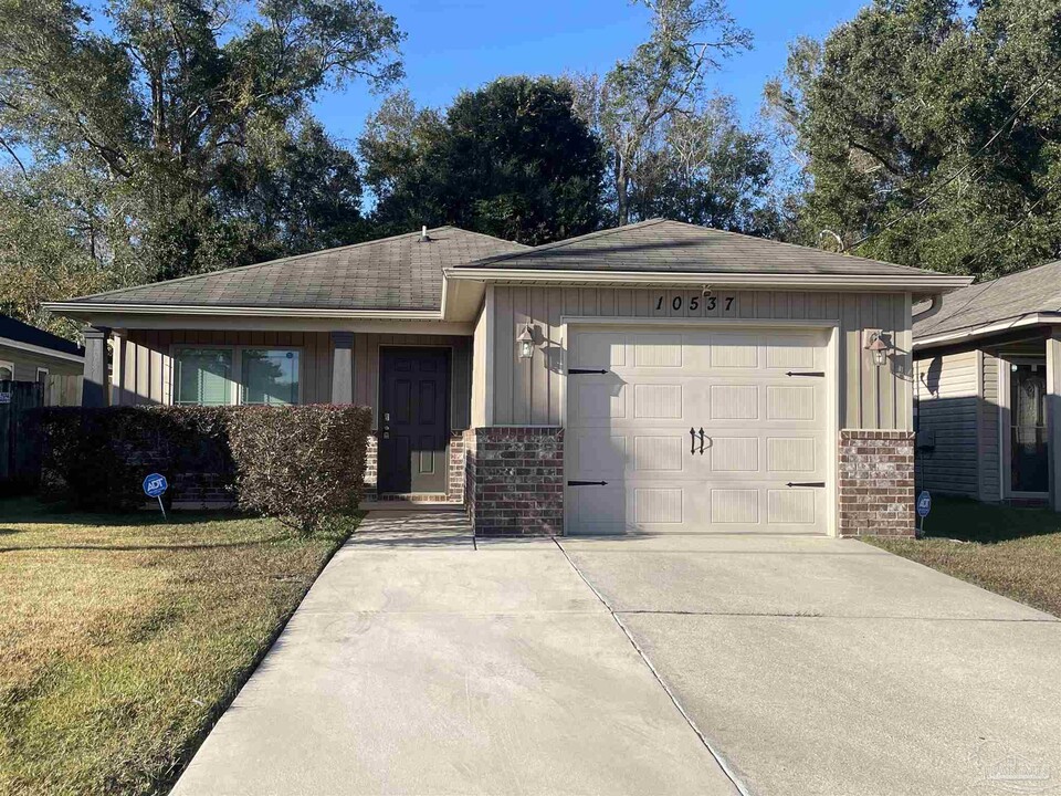 10537 Senegal Dr in Pensacola, FL - Building Photo