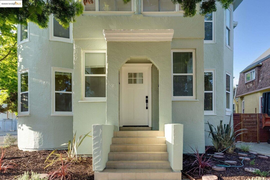1238 12th St in Oakland, CA - Building Photo